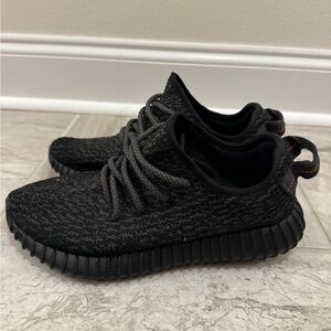 Shoe: Yeezy Boost 350 'Pirate Black' 2015
Men’s size 7